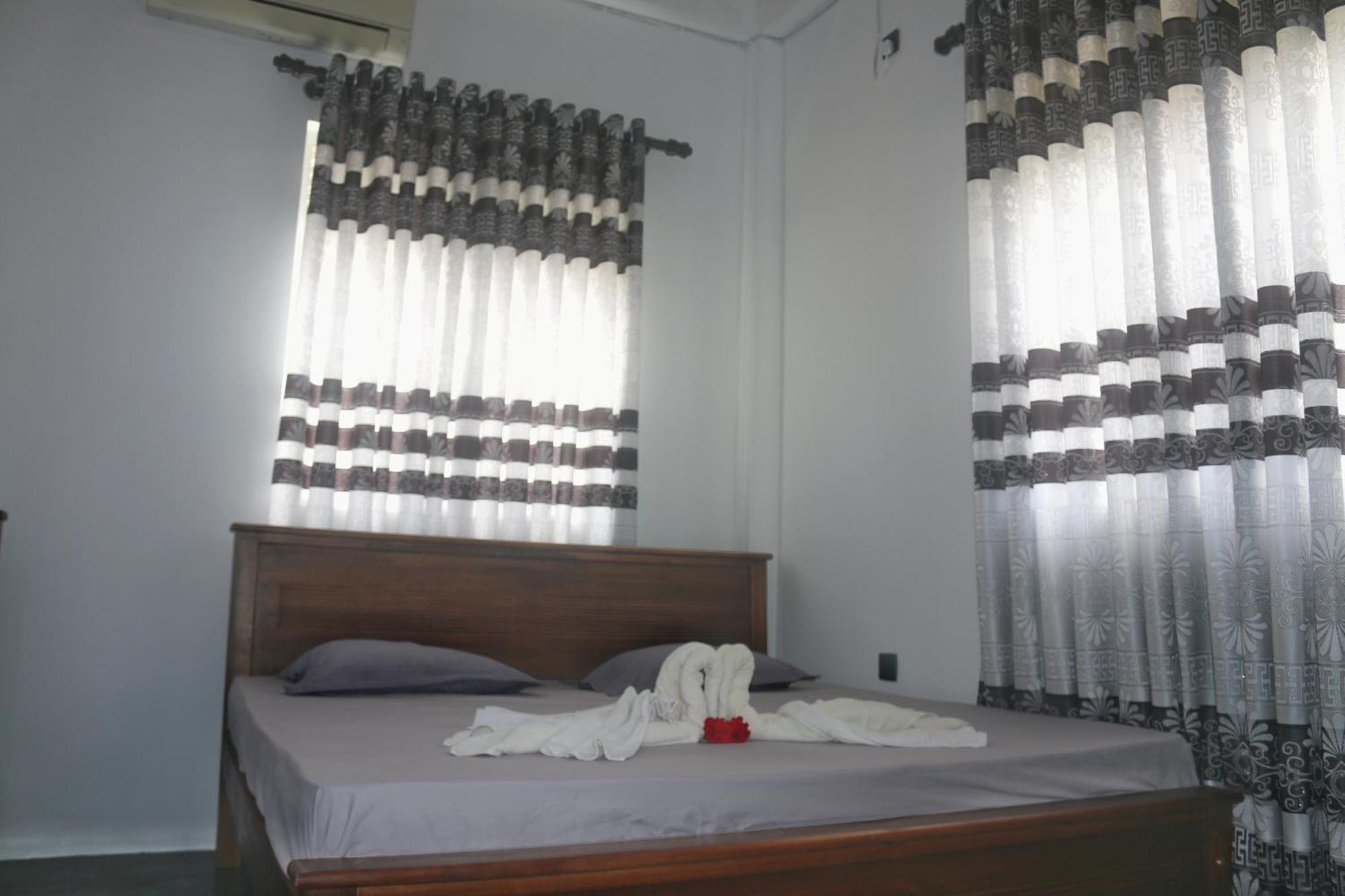 Dinuli Home Stay Ahungalla Bagian luar foto